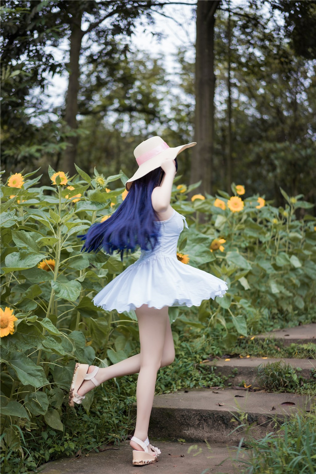 黑料吃瓜测评:综艺剧本提示“握手三秒”,他们竟在排练中握超十秒